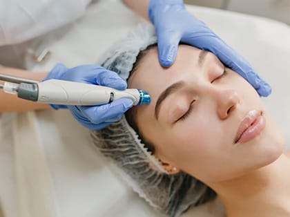 Derin cilt bakımı ve Hydrafacial bakım seçenekleri