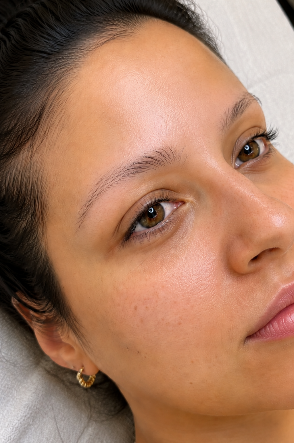 Microblading öncesi kaş görünümü