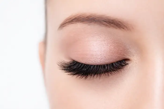 doğal görünüm ipek kirpik uygulaması Pendik doğal kirpik efekti hacimli ve uzun kirpik işlemi